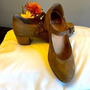 COPY - Dansko Women’s Brown Leather Mary Jane Heels Size 8.5-9 GUC